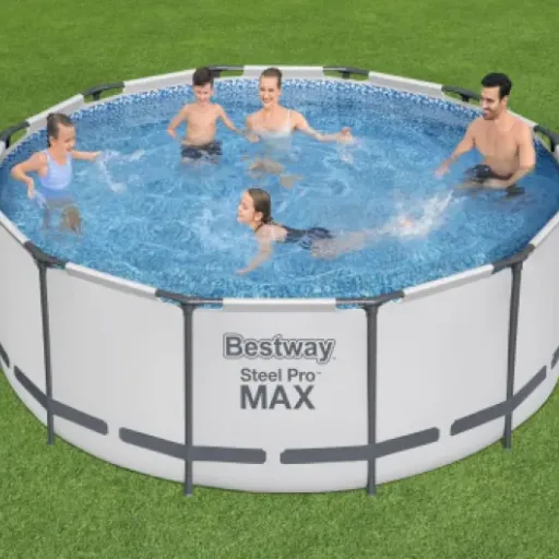 Test Bestway Steel Pro Max 3,66 x 1,22 m : la grande piscine de jardin qui fait le job sans ruiner l'été