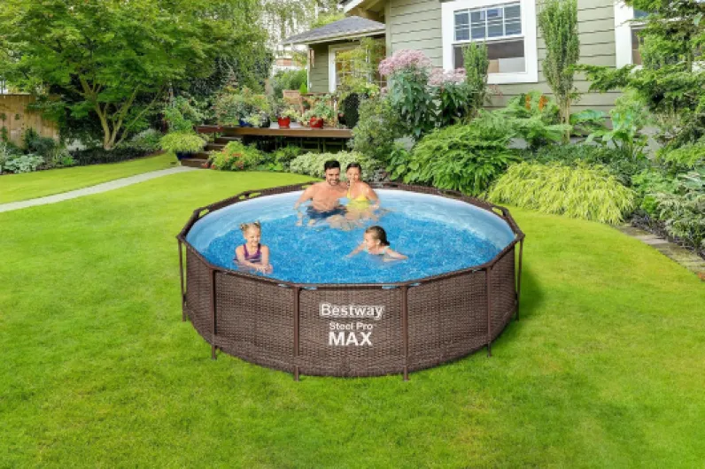 Steel Pro Kit Piscine Hors Sol - 366 cm x 366 cm x 100 cm - Marron