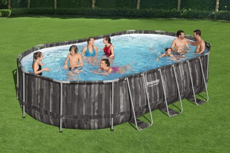 Piscine BESTWAY Hors Sol Ovale Power Steel™ décor Bois, 610 x 366 x 122 cm, Filtre à Cartouche