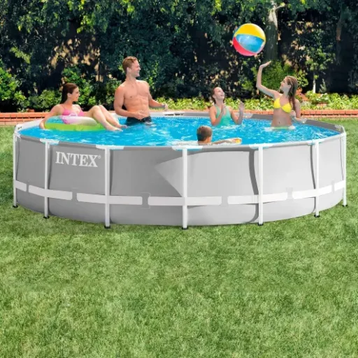 Test Intex Kit Piscine Prism Frame 4,57 x 1,07 m : la grande piscine familiale qui fait le job sans être parfaite