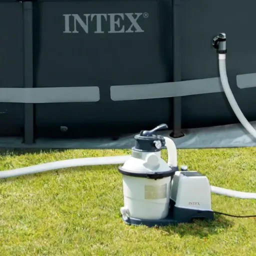 Test Intex Krystal Clear 26642 SX925 : le petit filtre à sable qui fait le boulot pour les piscines familiales