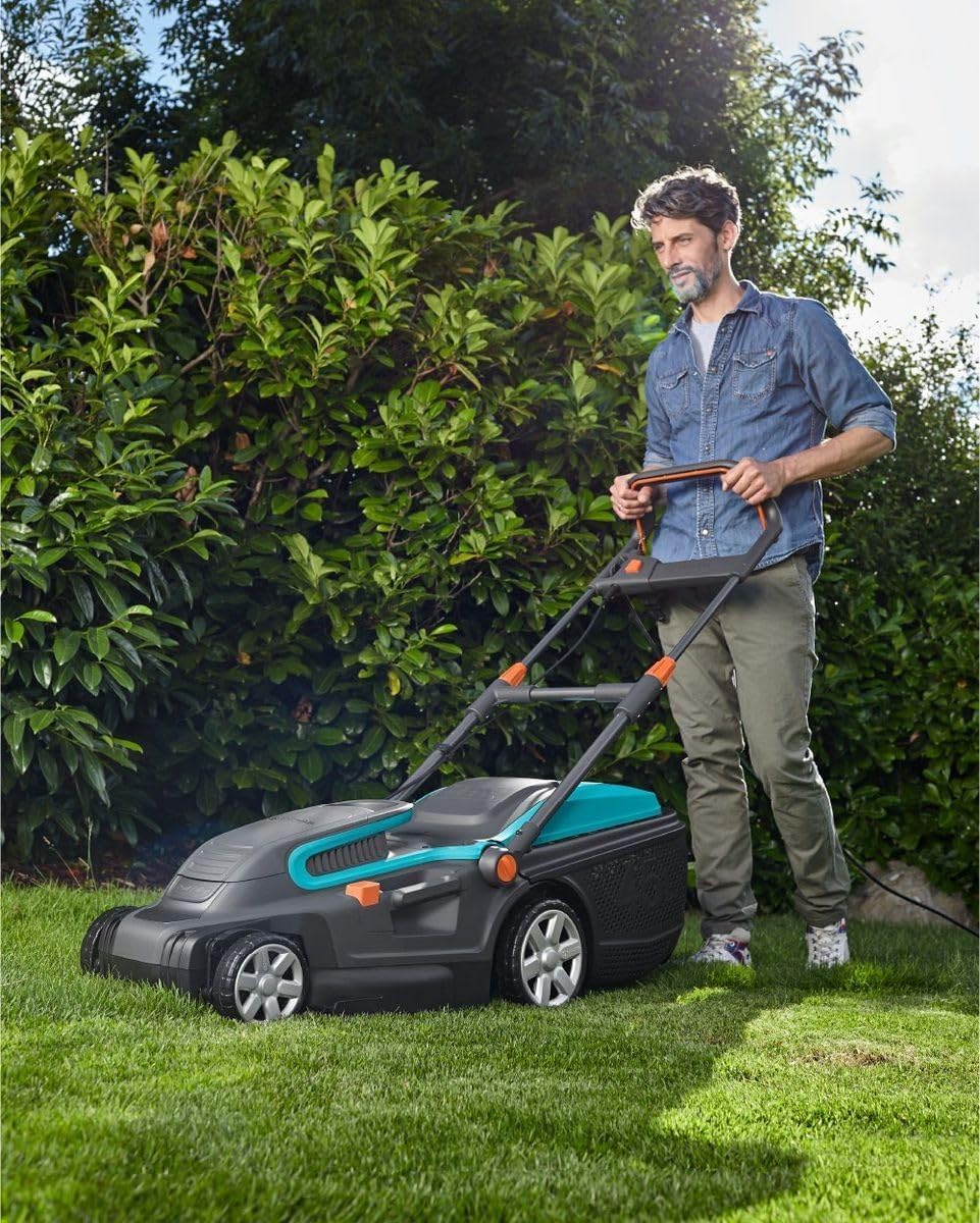 Tondeuse électrique PowerMax 1800/42 de Gardena : tondeuse à gazon jusqu'à 800 m², largeur de coupe 42 cm, capacité 45 l, hauteur de coupe 20 à 60 mm, guidon rabattable, poignée ergonomique (5042-20) 42cm