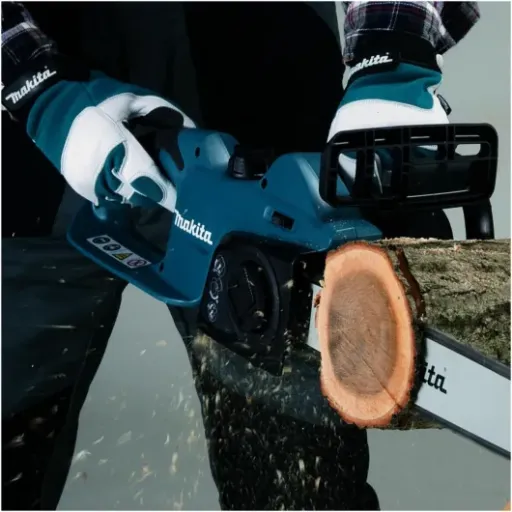 Avis TRONÇONNEUSE MAKITA 1800 W 35 CM UC3541A : une électrique nerveuse mais pas sans défauts