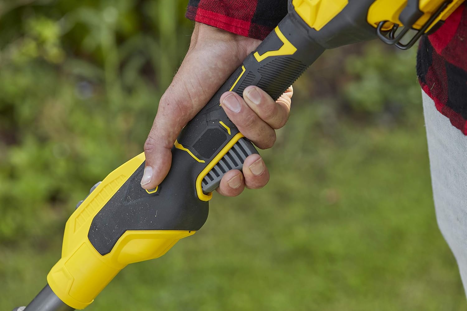 STANLEY FATMAX Coupe-bordures à batterie au lithium moteur sans balais, largeur de coupe 33 cm, vitesse réglable, double poignée 18 V 4,0 Ah, SFMCSTB933M-QW Coupe-bordures brushless (18 V, 4.0 Ah)