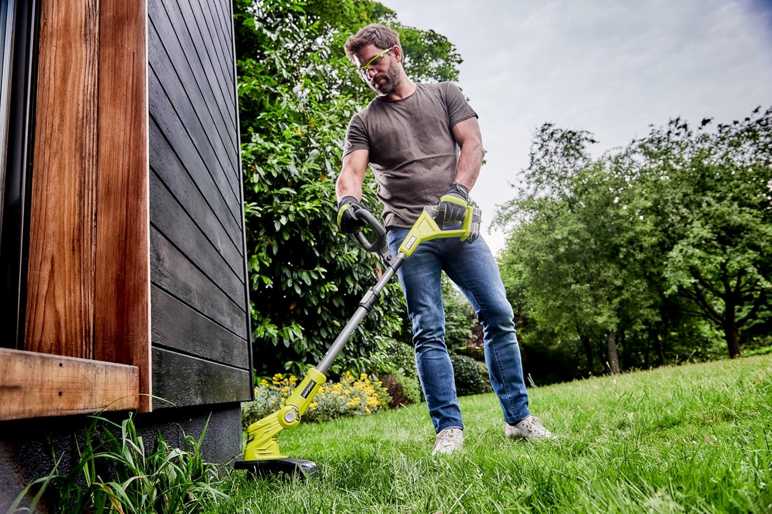 Coupe-Bordures sans Fil 18V One+ RLT1832-22S – Coupe Ø25-30 cm, Hauteur Télescopique, Mode Dresse-Bordure, Idéal pour Bordures, Massifs et Talus - livré avec 2 Batteries 2,0Ah Lithium Ø 30 cm 2 x 2Ah