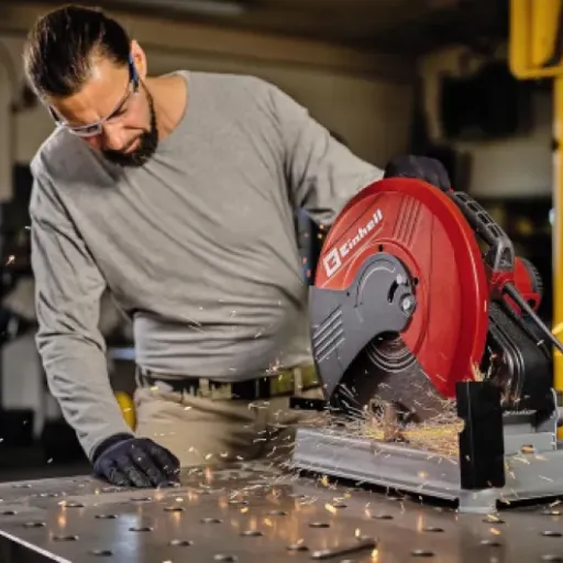 Test Tronçonneuse à métaux TC-MC 355/1 : Le métal, c'est son affaire.