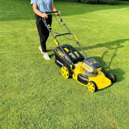Test Nemura Tondeuse Autotractée 80 V : pratique au quotidien, mais quelques limites à connaître