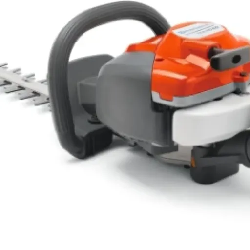 Test Husqvarna 122HD60 : le taille-haies thermique qui fait le job sans vous exploser les bras