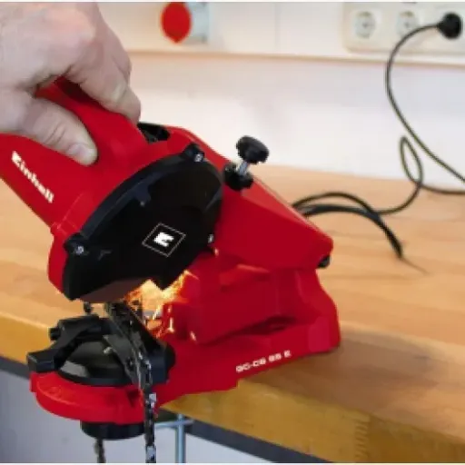 Test Einhell GC-CS 85 E : l’affûteuse de chaîne pas chère qui fait le job à la maison