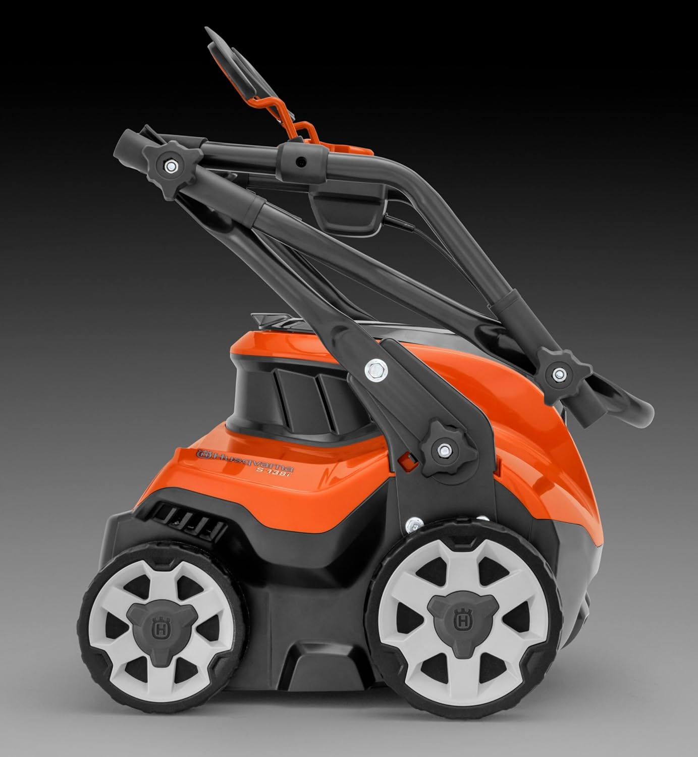 Scarificateur et démousseur électrique Husqvarna S138C – 1,6 KW, Largeur de Travail 37,5 cm, Lames 2 en 1, Profondeur réglable et poignée Rabattable
