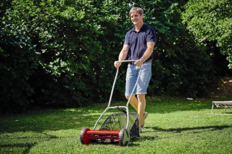 Tondeuse à Gazon Manuelle GC-HM 400 (Jusqu’à 250 m², Cylindre de Coupe, 5 Lames en Acier, réglage de la Hauteur de Coupe sur 4 Niveaux de 13 à 37 mm, bac de ramassage de 27 litres) Nouvelle Version